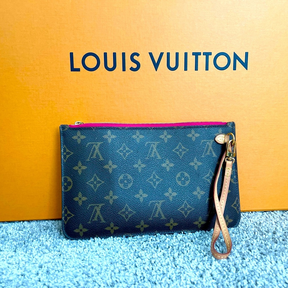 *Authentic* Louis Vuitton Neverfull pink pivone pouch monogram wristlet
